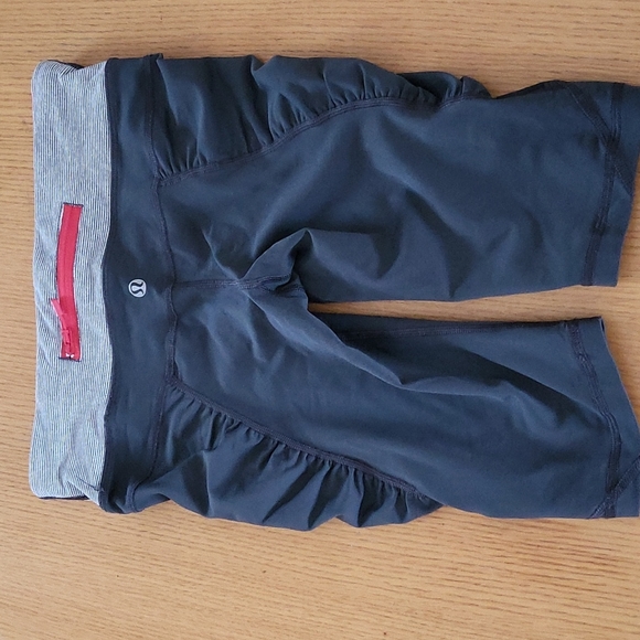Lululemon shorts Size 4 - Picture 2 of 5